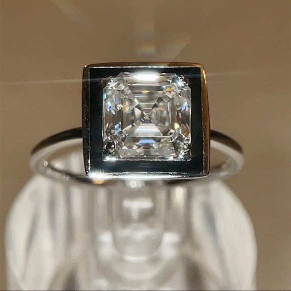🦋My Fave🦋 2.5ct Asscher & Black Enamel Moissanite Ring - Picture 8 of 9